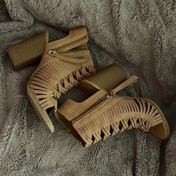 Dolce Vita Chunky Heel Open Toe and Heel Shoes - Picture 4 of 4
